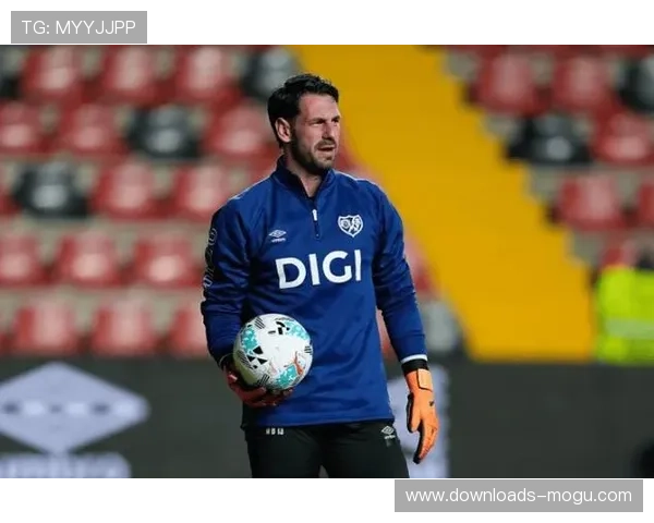 巴列卡诺门将巴塔拉5次扑救，零封皇马当选全场最佳