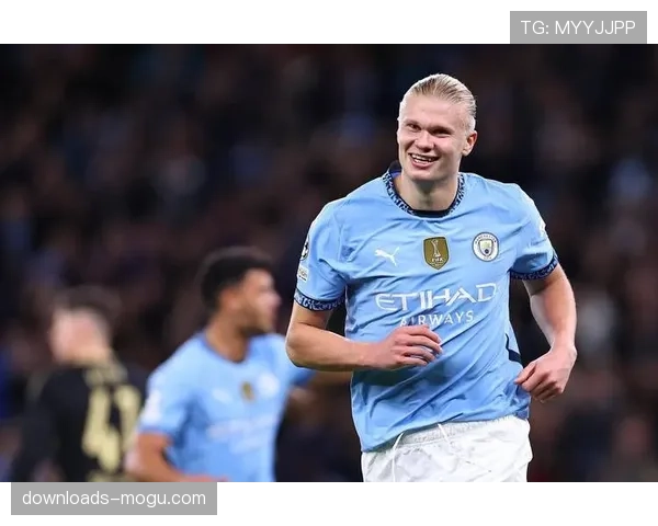 哈兰德赛后径直走回更衣室,未参与曼城球员谢场 哈兰德赛后径直走回更衣室,未参与曼城球员谢场